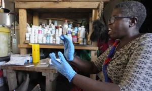Afrique du Sud : une étude pilote fait appel à des guérisseurs traditionnels pour tester le VIH