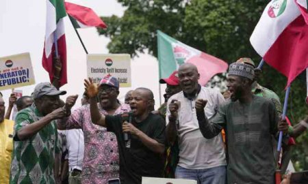 Les syndicats nigérians suspendent leur grève pour discuter d'un nouveau salaire minimum