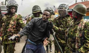 La police kenyane met fin aux affrontements entre groupes pro et anti-gouvernementaux