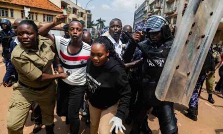 Un tribunal ougandais accuse 42 jeunes hommes de crimes commis lors d'une manifestation interdite contre la corruption